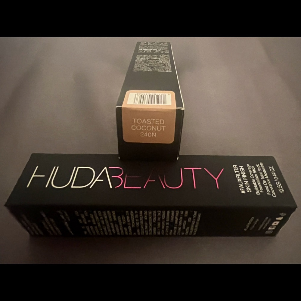 #FauxFilter Skin Finish Buildable Coverage
Foundation Stick (240N)